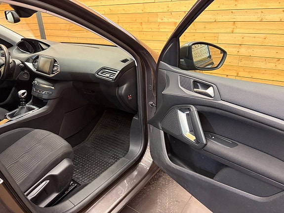 Peugeot 308 14 of 21