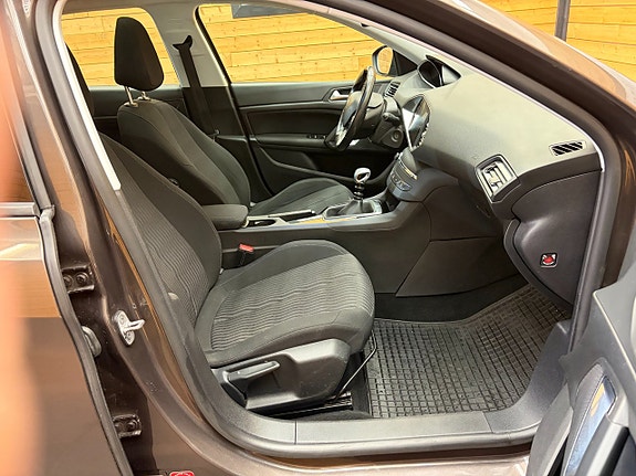 Peugeot 308 15 of 21