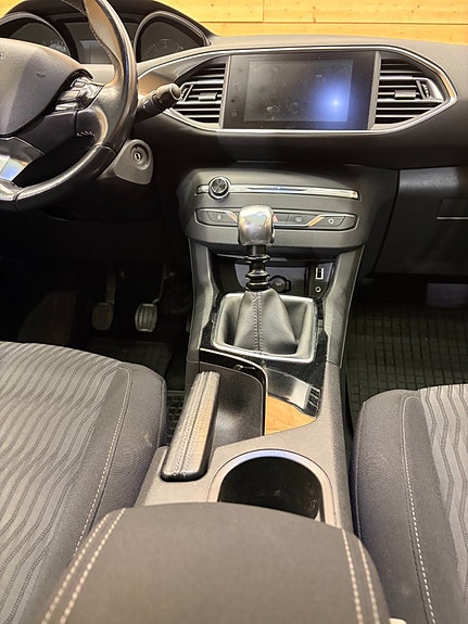 Peugeot 308 11 of 21