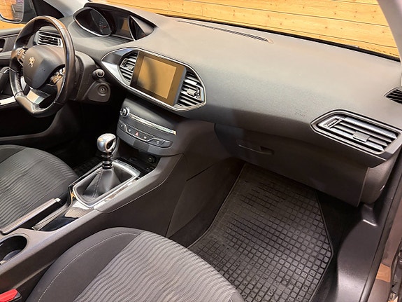 Peugeot 308 16 of 21
