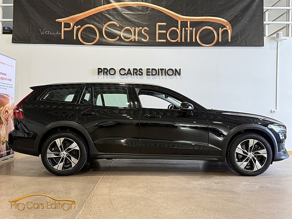 Volvo V60 Cross Country 3 of 5