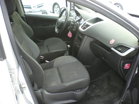 Peugeot 207 SW 7 of 11