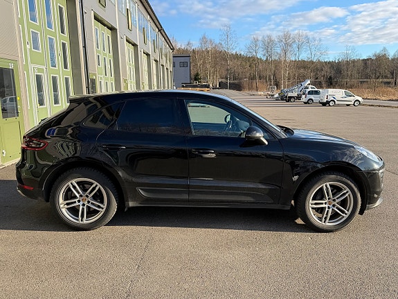Porsche Macan 7 of 9