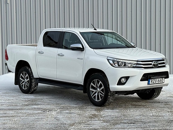 Toyota HiLux 2 of 24