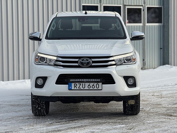 Toyota HiLux 4 of 24