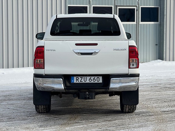Toyota HiLux 10 of 24