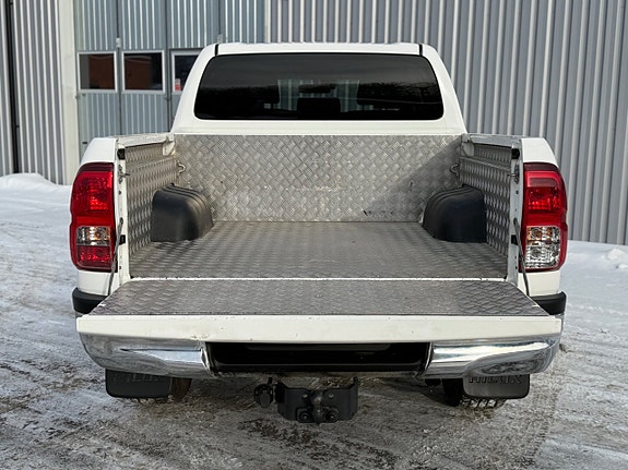 Toyota HiLux 9 of 24