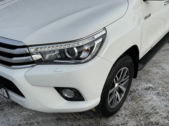 Toyota HiLux 5 of 24