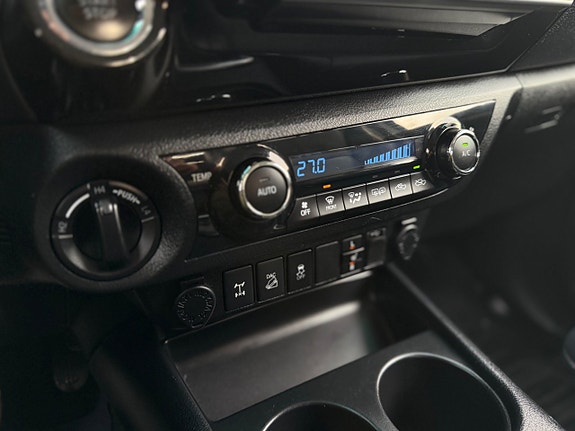 Toyota HiLux 18 of 24