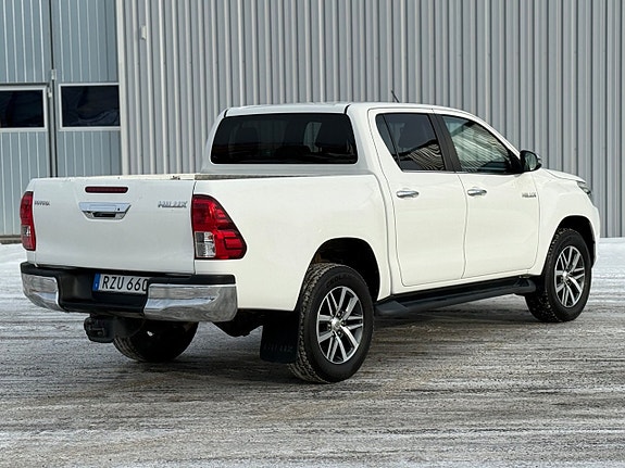 Toyota HiLux 11 of 24