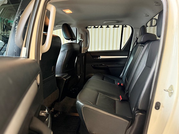 Toyota HiLux 24 of 24