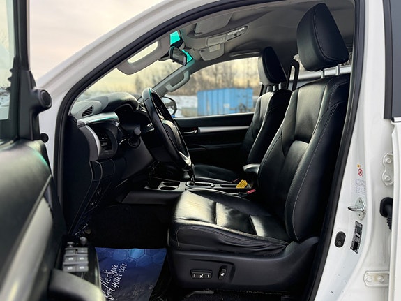 Toyota HiLux 13 of 24