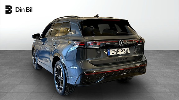 Volkswagen Tiguan 3 of 5