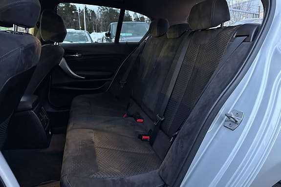 BMW 118i 11 of 27