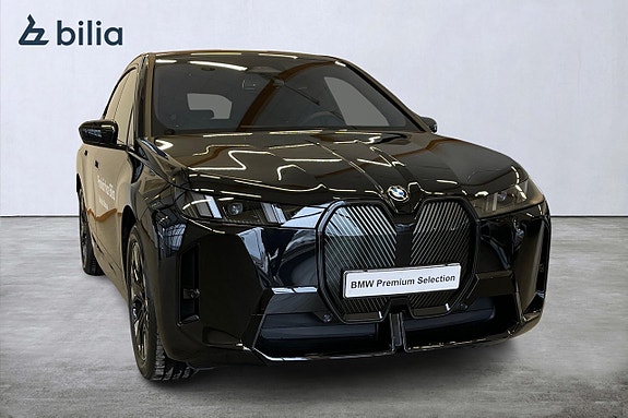 BMW iX 18 of 24