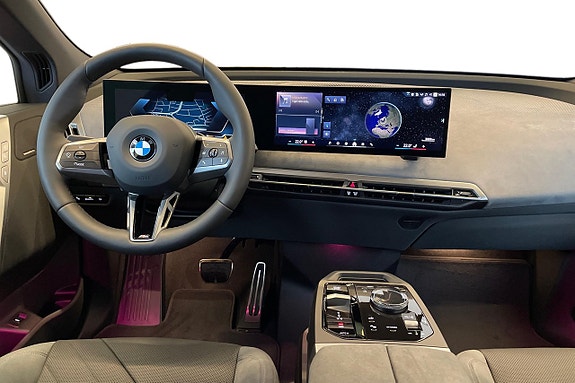 BMW iX 8 of 24