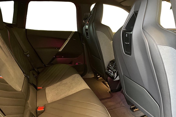 BMW iX 7 of 24