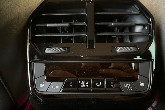 BMW iX 21 of 24