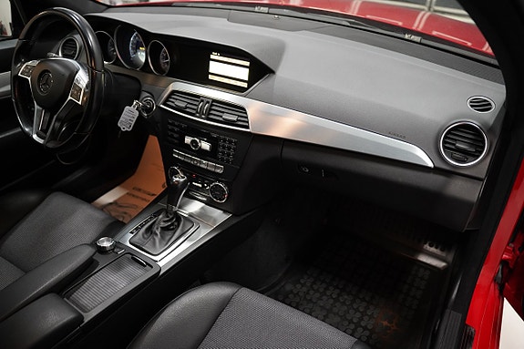 Mercedes-Benz C180 8 of 16