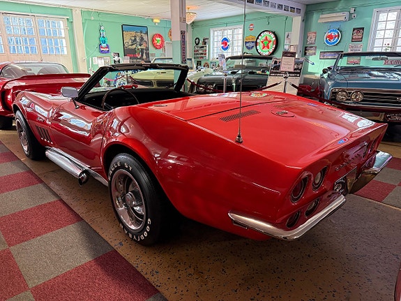 Chevrolet Corvette 5 of 18