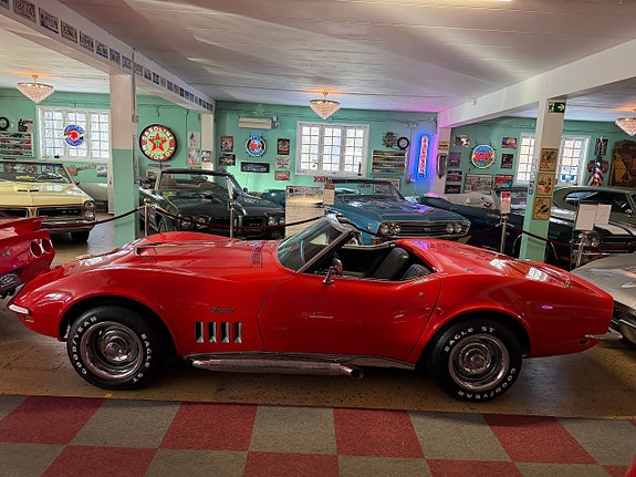Chevrolet Corvette 2 of 18