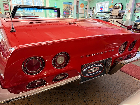 Chevrolet Corvette 6 of 18