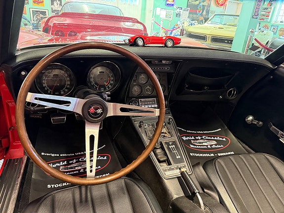 Chevrolet Corvette 14 of 18