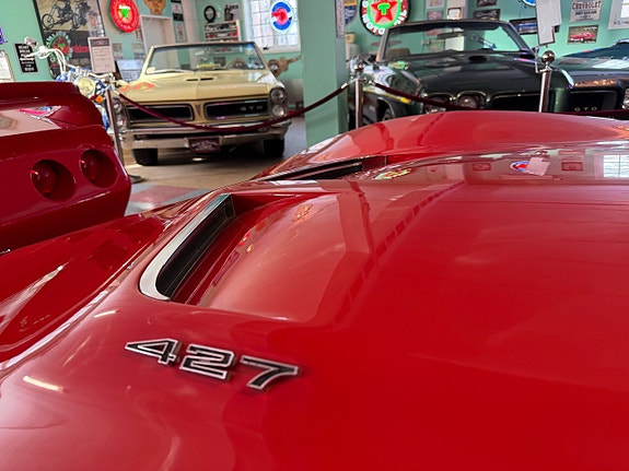 Chevrolet Corvette 4 of 18