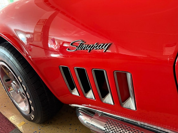 Chevrolet Corvette 3 of 18