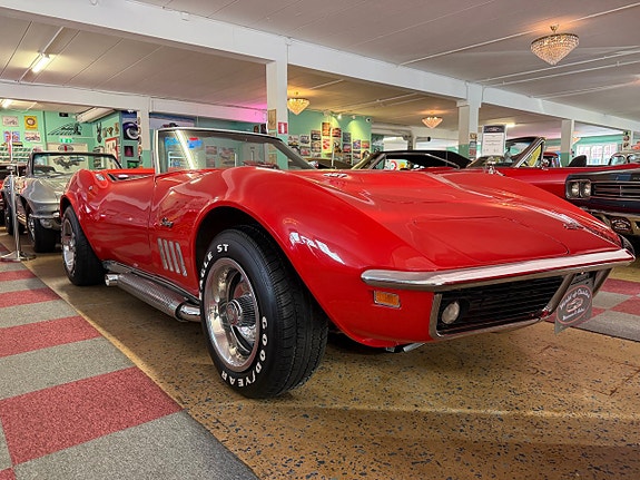 Chevrolet Corvette 10 of 18