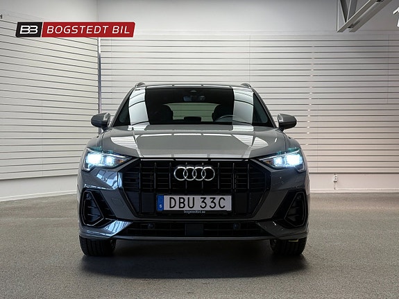 Audi Q3 2 of 5