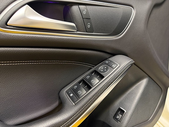 Mercedes-Benz CLA220 d 18 of 27