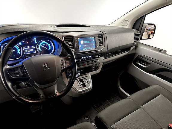 Peugeot e-Expert 8 of 15