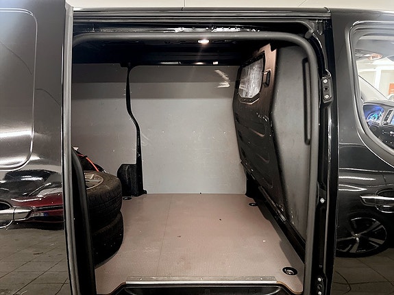 Peugeot e-Expert 14 of 15