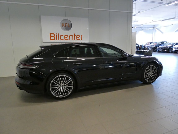 Porsche Panamera 4 4 of 5