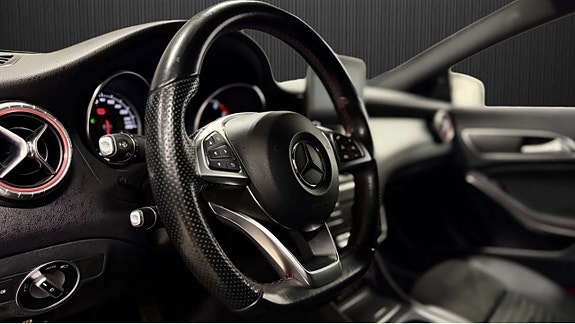 Mercedes-Benz CLA200 6 of 13