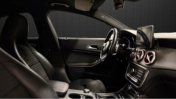 Mercedes-Benz CLA200 8 of 13