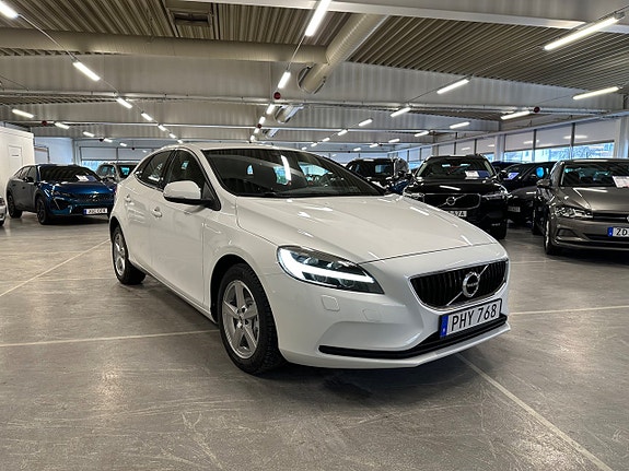 Volvo V40 3 of 15