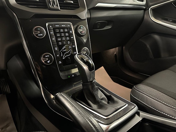 Volvo V40 12 of 15