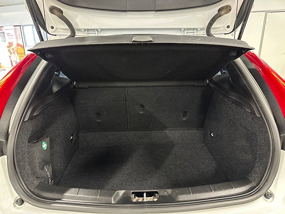 Volvo V40 6 of 15