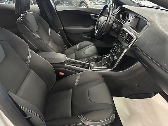 Volvo V40 9 of 15