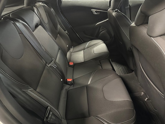 Volvo V40 7 of 15