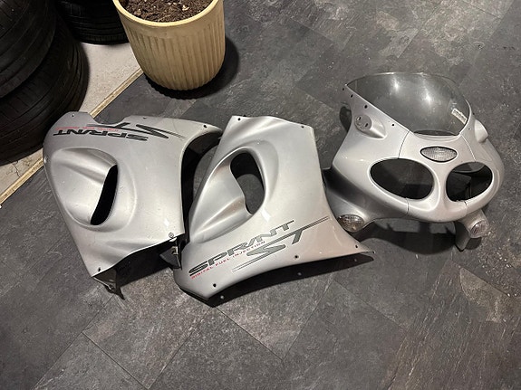 Triumph Sprint St 18 of 22