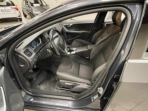 Volvo S60 4 of 5