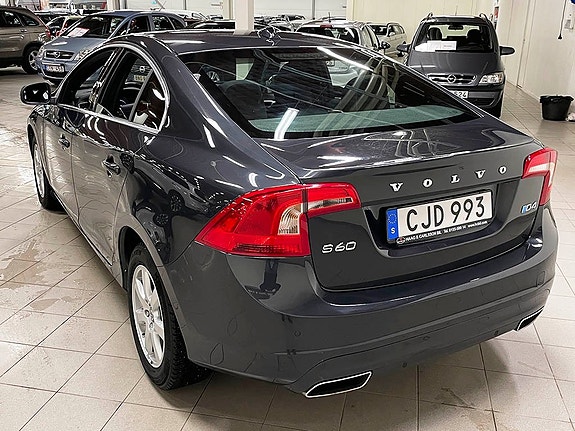 Volvo S60 3 of 5