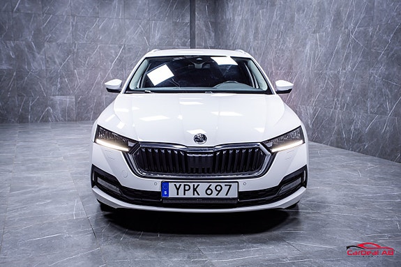 Skoda Octavia 2 of 5