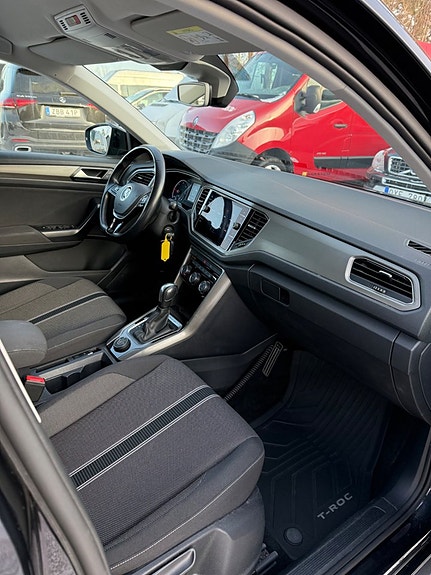 Volkswagen T-Roc 5 of 12
