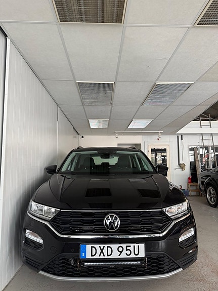 Volkswagen T-Roc 8 of 12