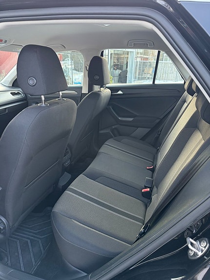 Volkswagen T-Roc 6 of 12