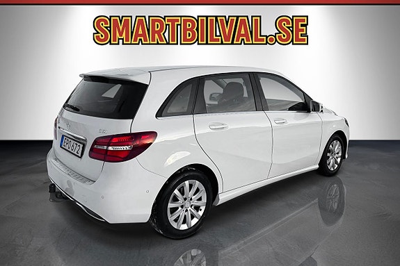 Mercedes-Benz B180 3 of 5